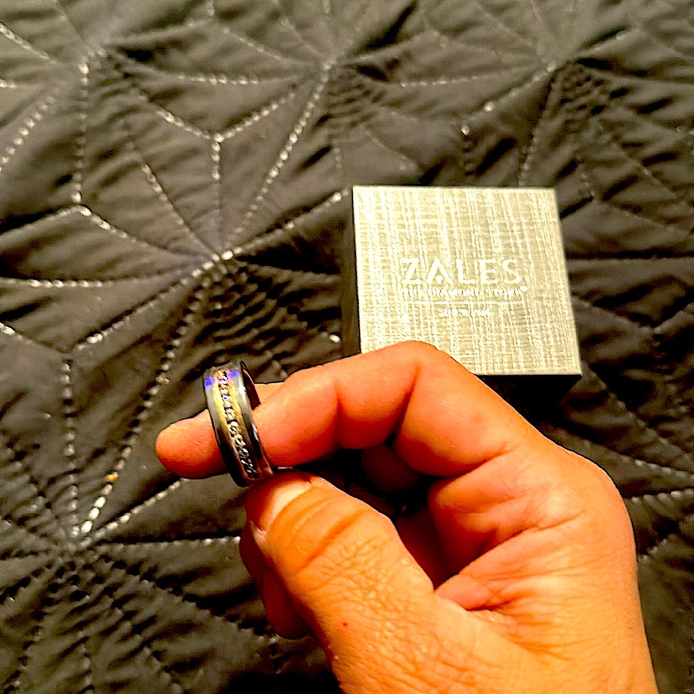 Men’s size 9.5 wedding band diamonds